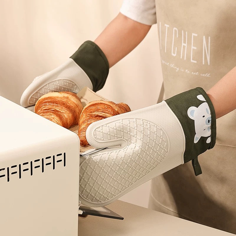 Cute Bear Heat-Resistant Silicone Oven Gloves - Set of 2, Non-Slip Baking Mitts for Cooking & Baking
