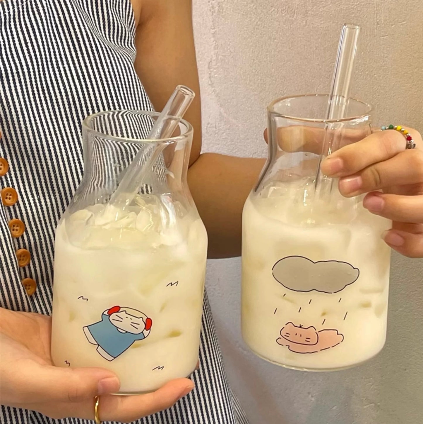 Adorable Cat Line-Art Glass Pitcher with Thick Straw, 650ML Capacity