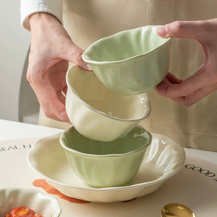 Wavy-edged Ceramic Cereal Bowl – 4.5-Inch Underglaze Bowl, Microwave & Oven Safe