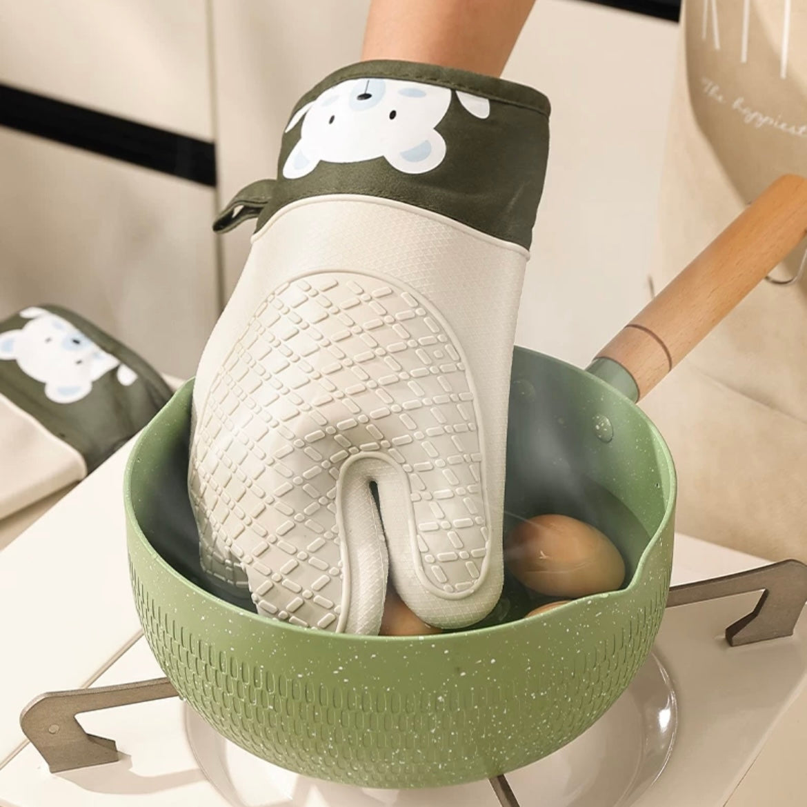 Cute Bear Heat-Resistant Silicone Oven Gloves - Set of 2, Non-Slip Baking Mitts for Cooking & Baking